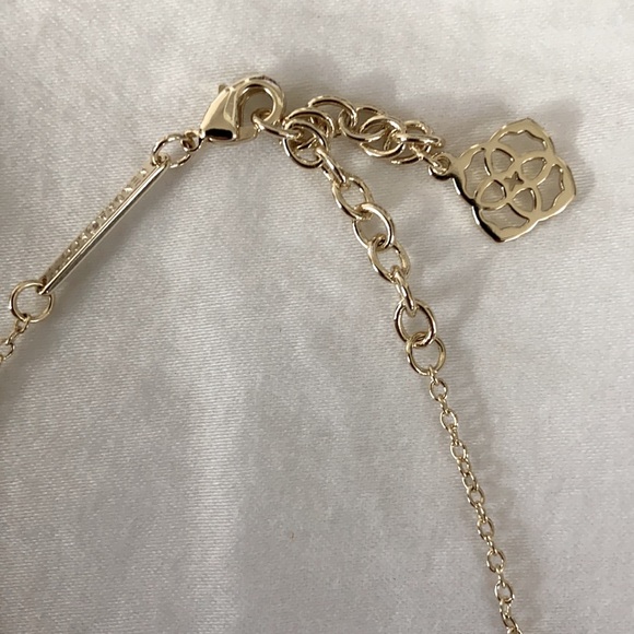 Kendra Scott Elisa Pendant Necklace In Ivory Pearl - Picture 3 of 4